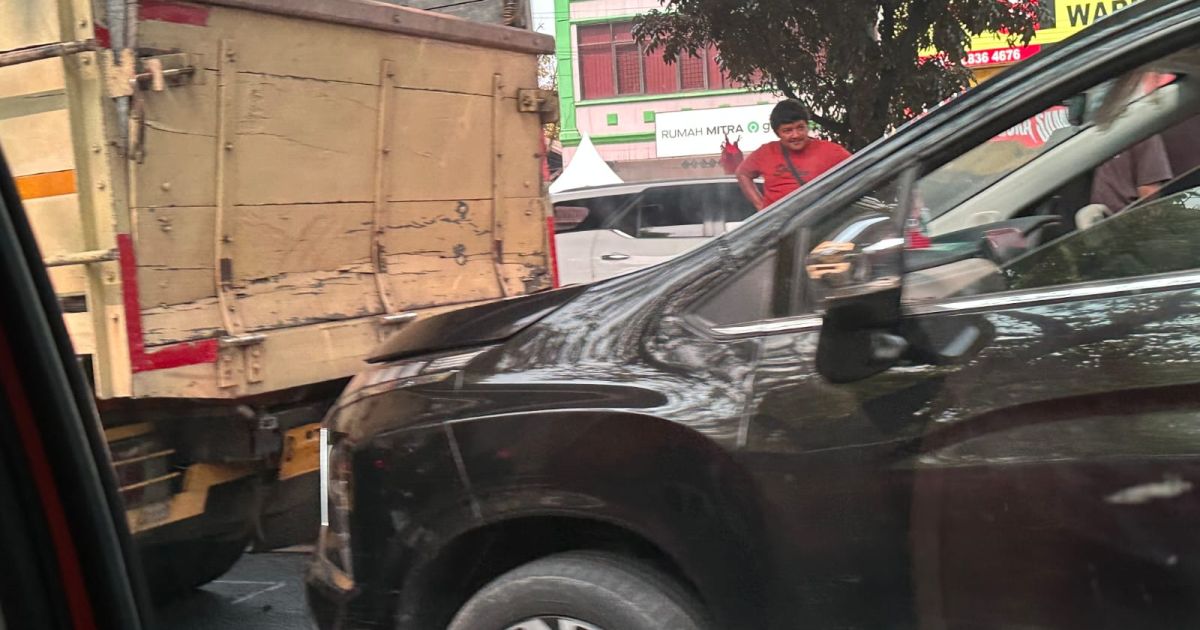 Kecelakaan Beruntun Libatkan 6 Kendaraan, Arus Lalu Lintas Sholeh Iskandar Bogor Macet Parah