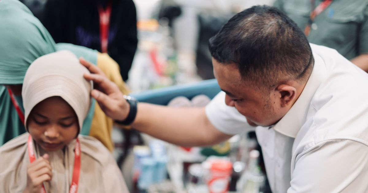 Bupati Bogor Jamin Pendidikan dan Ekonomi Keluarga Pengamen Cilik Novi