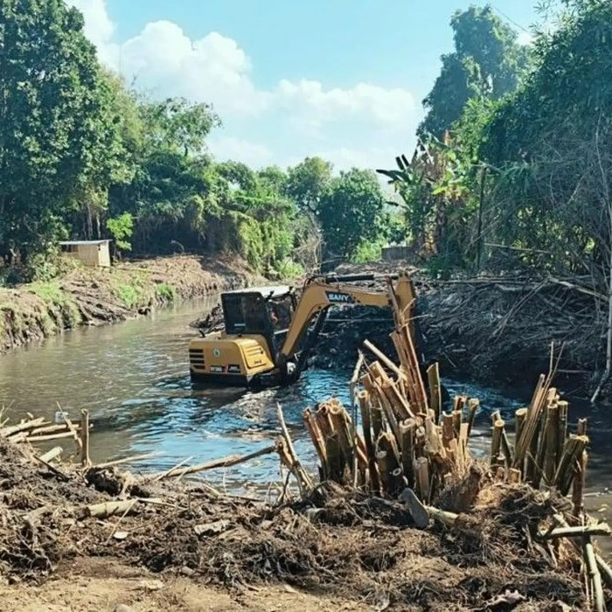BPBD Klungkung Gerak Cepat Keruk Sungai Candigara Antisipasi Ancaman Banjir Musiman