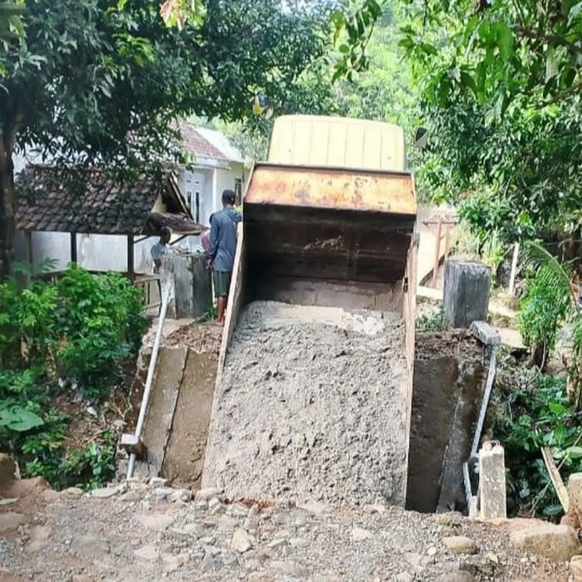 Jembatan Penghubung di Sumur Pandeglang Runtuh, Pemkab Turun Tangan Survei Lokasi