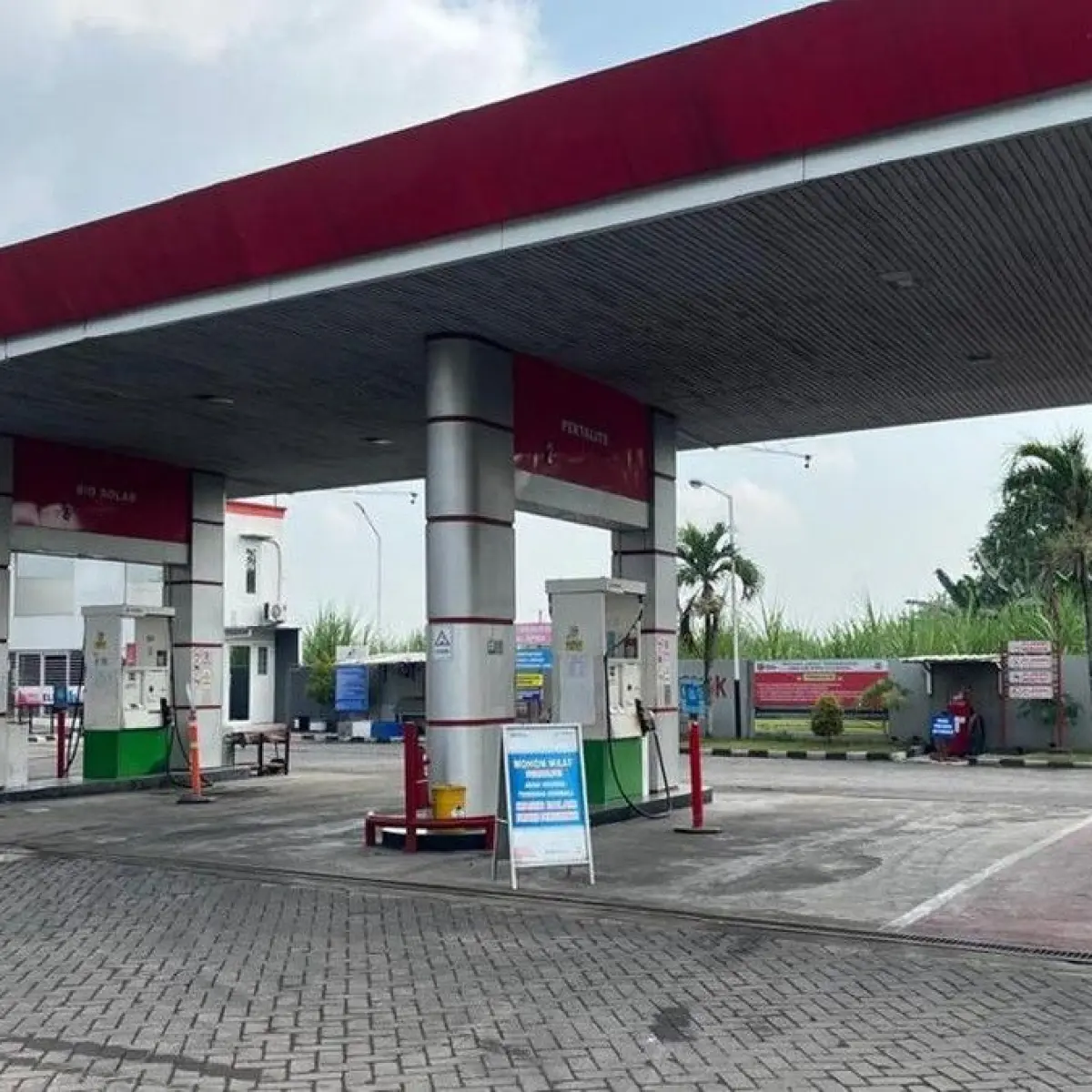 Krisis Biosolar di Mojokerto: Antrean Panjang Truk Logistik Terhambat dan Dampaknya pada Distribusi Barang