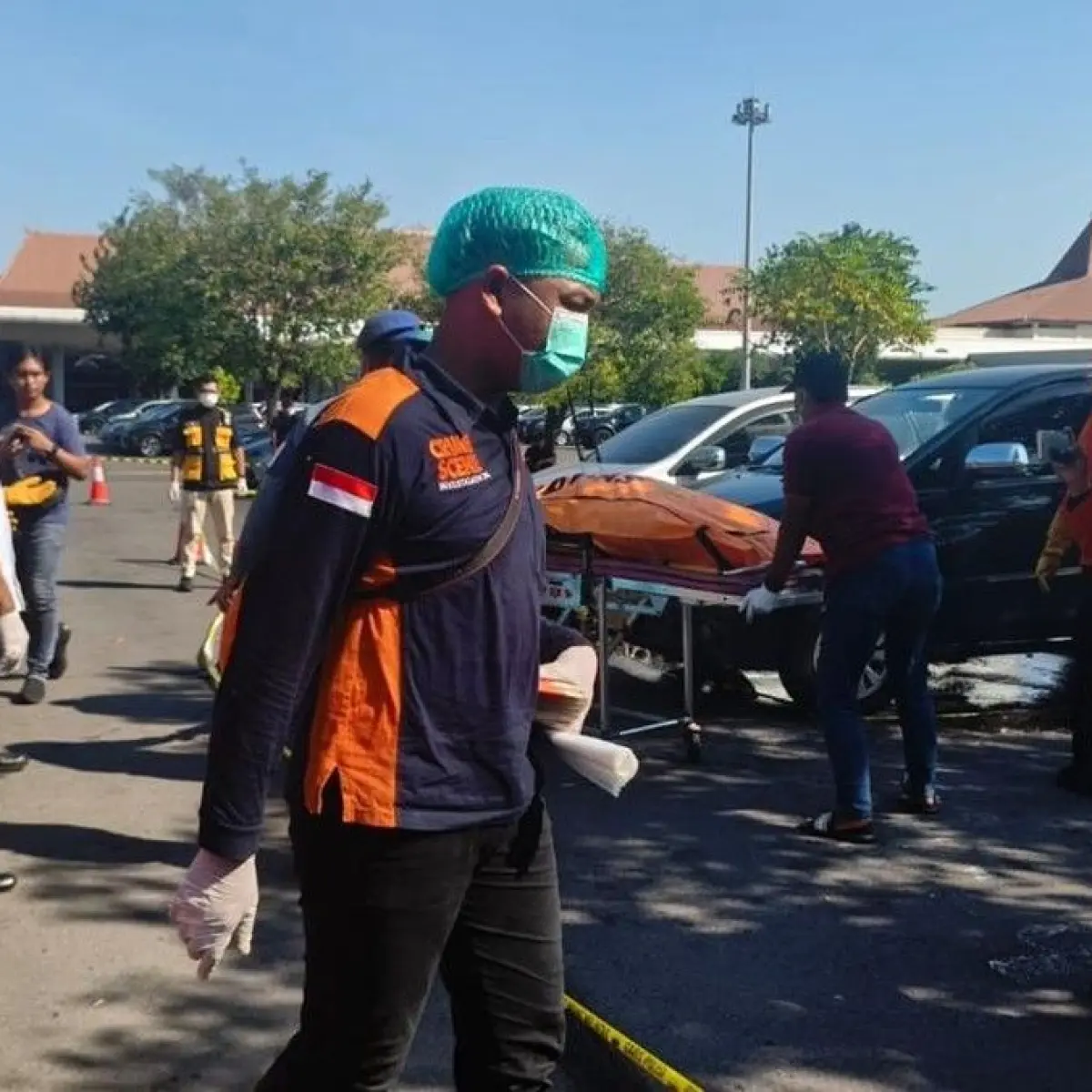 Jenazah Sekretaris Dinas PRKP Bangkalan Dimakamkan Setelah Proses Autopsi di Bandara Juanda