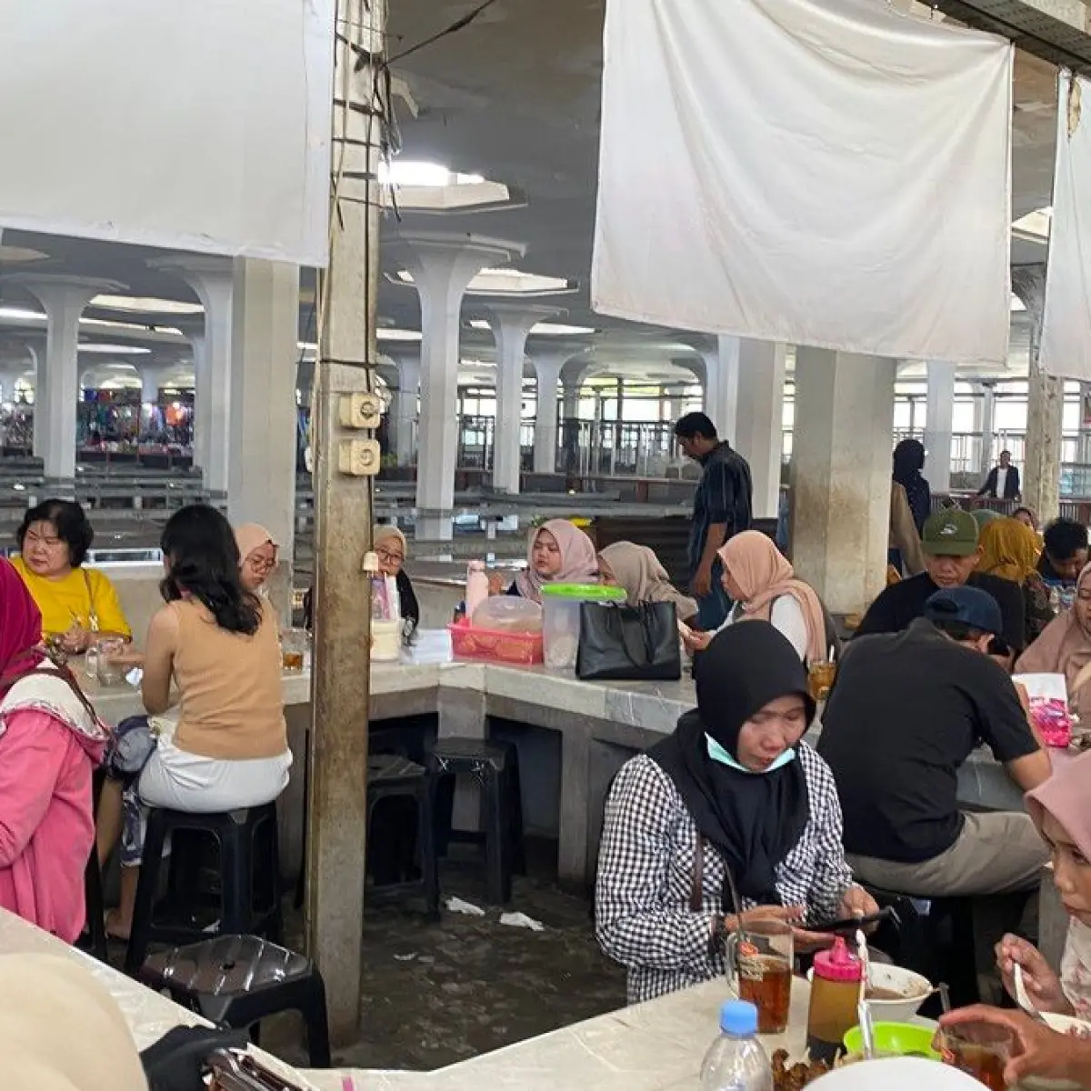 Pasar Johar Semarang Berevolusi: Daya Tarik Kuliner Kekinian dan Legendaris yang Memikat Generasi Muda