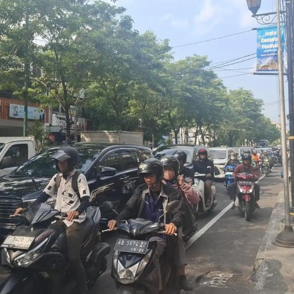 Antisipasi Puncak Arus Liburan, Polisi Siagakan Jalur Alternatif Atasi Kepadatan di Jalan Laksda Adisucipto Yogya