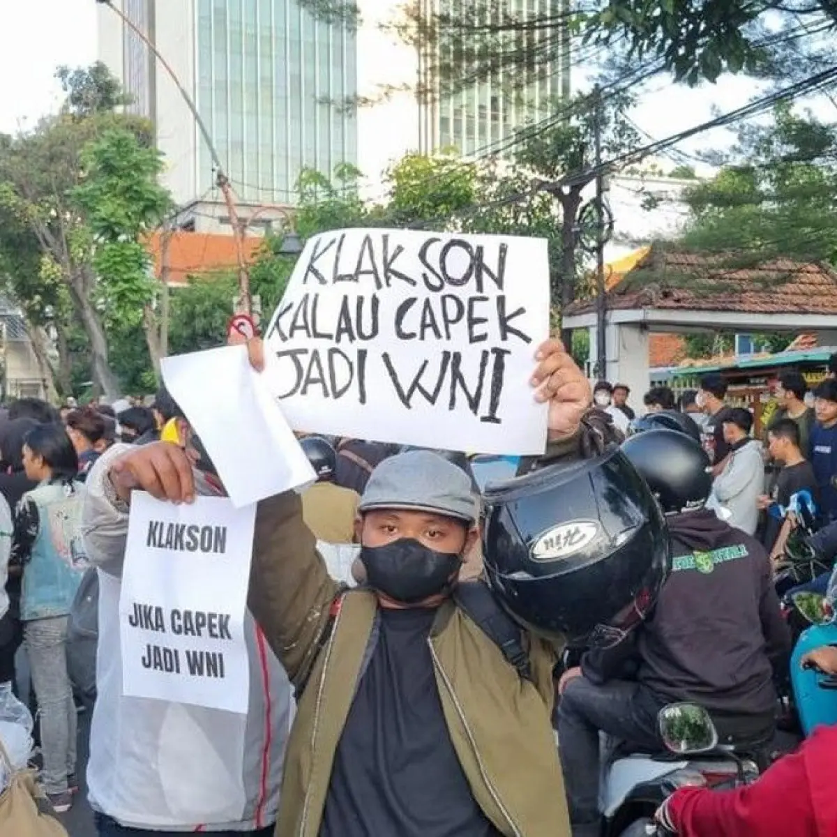 Aksi Massa Geruduk Grahadi Surabaya, Tuntut 11 Poin Kritik Kebijakan Pemerintah Pusat dan Daerah