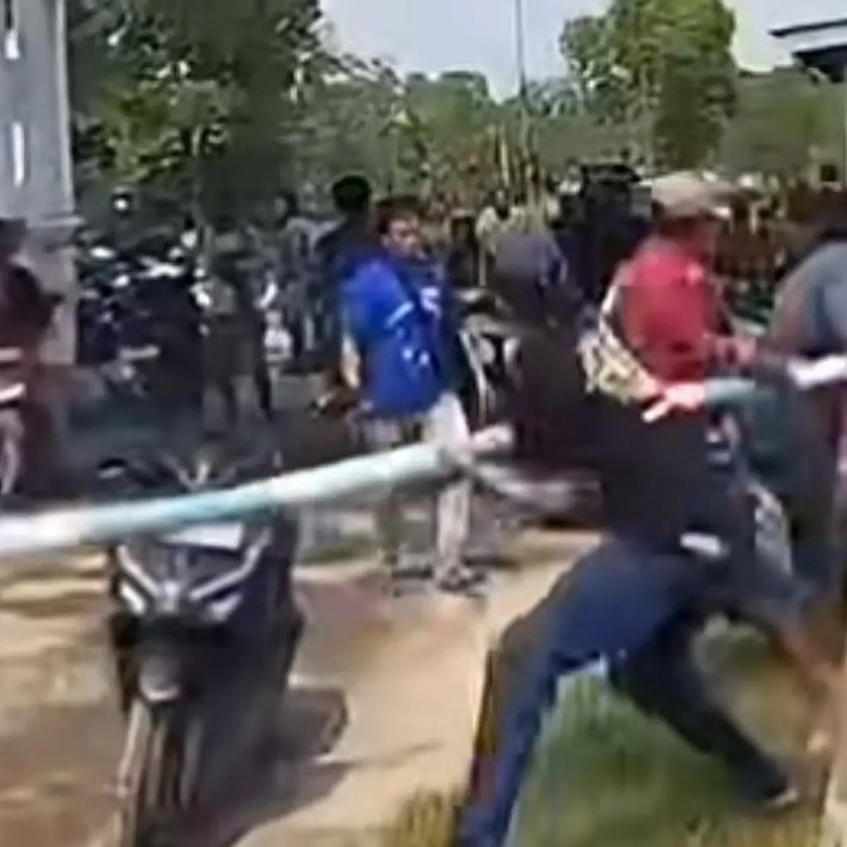 Ketidakpuasan Warga Munjung Agung Memuncak, Pos Retribusi Pantai Larangan Tegal Diobrak-abrik