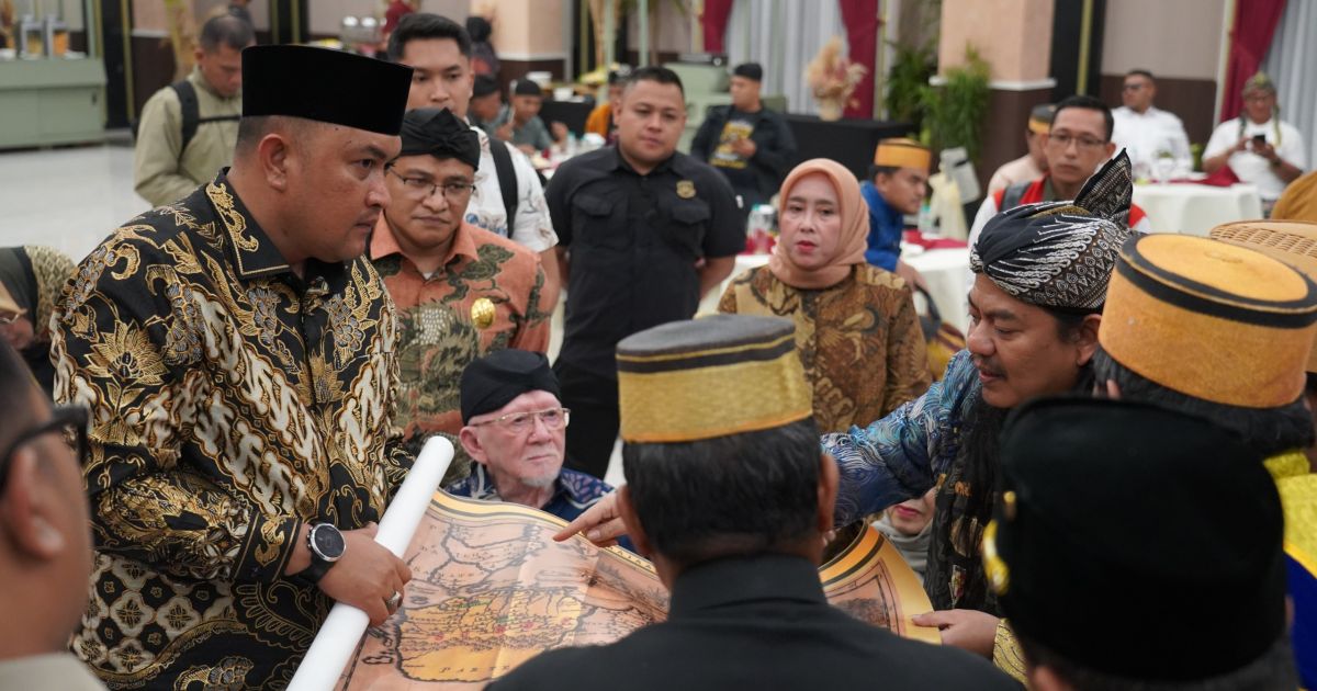 Bupati Bogor Rudy Susmanto Terima Penghargaan dari Sejumlah Kerajaan dan Kesultanan Nusantara. Foto : Diskominfo