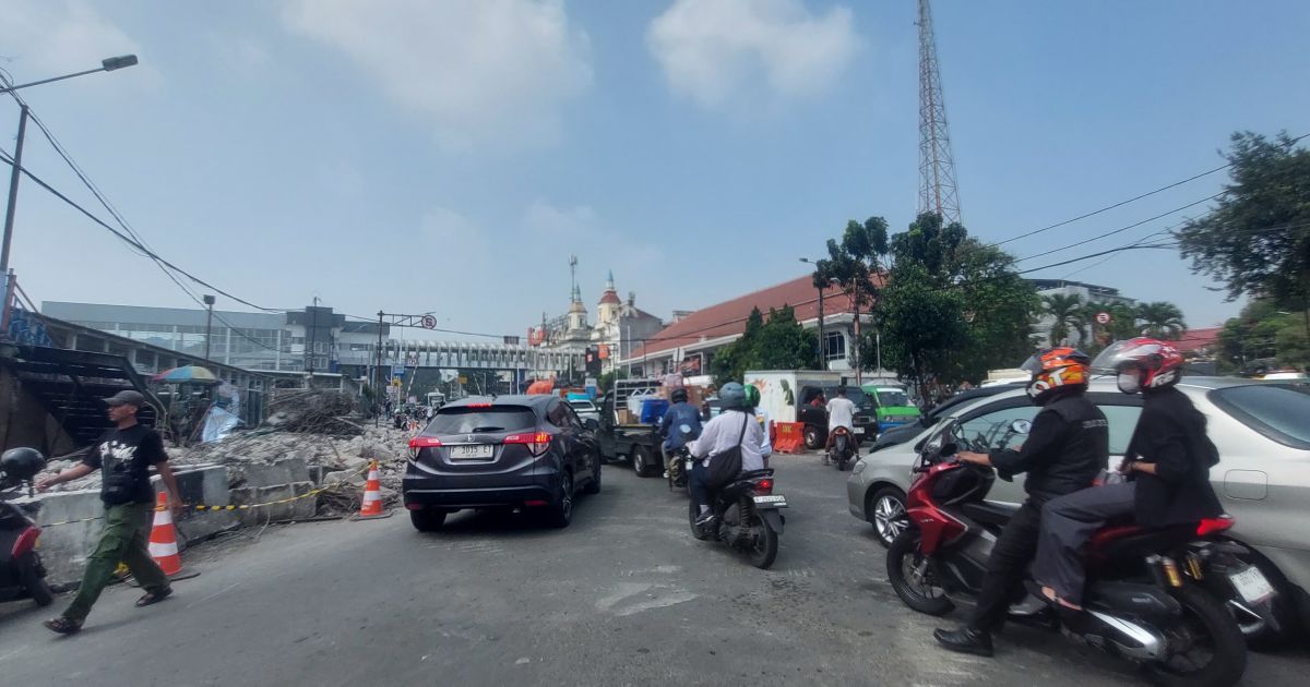 JPO Paledang, Kota Bogor sudah dibongkar. Foto : Sandi / bogorplus