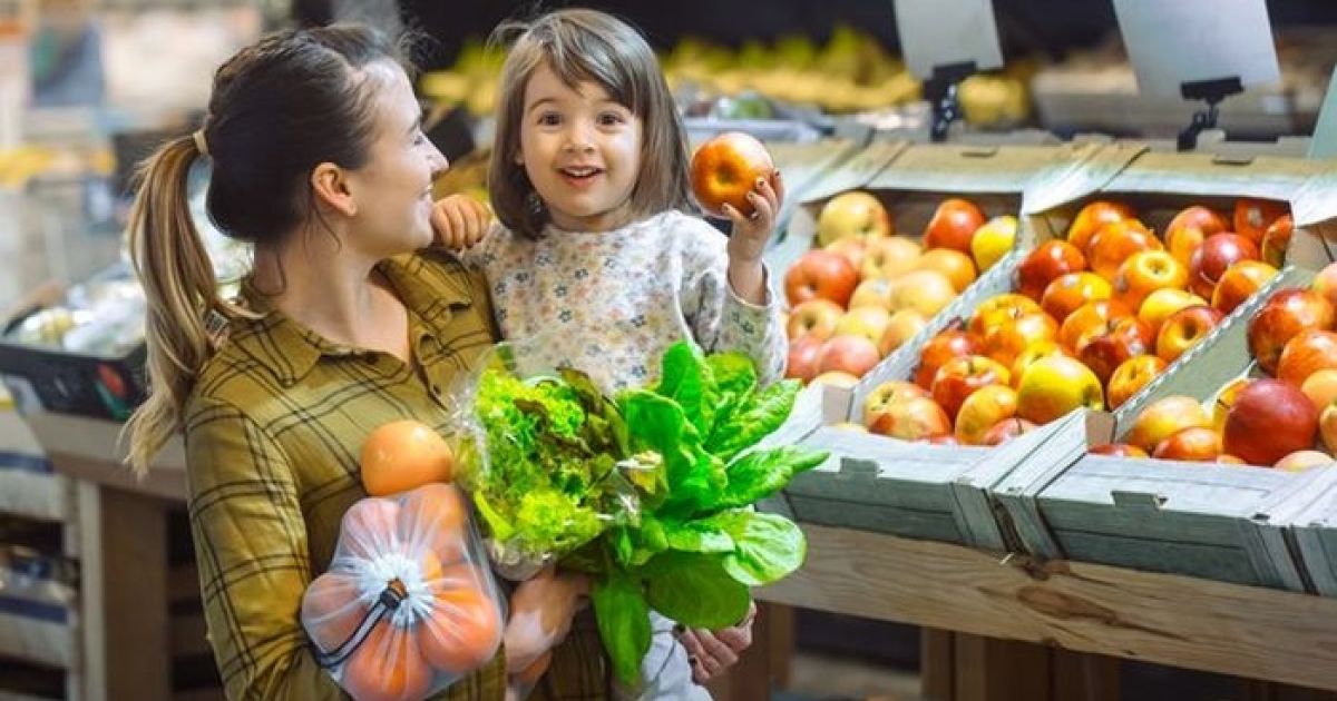 Tips Cerdas Berbelanja di Supermarket Bersama Anak Tanpa Rasa Repot