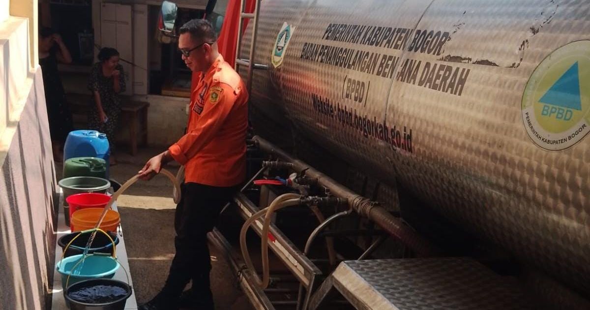 Kekeringan di Sukaraja, BPBD Kabupaten Bogor Salurkan 15.000 Liter Air Bersih