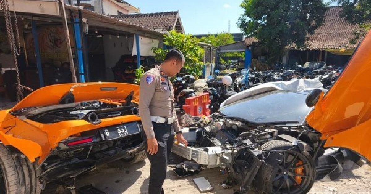 Kecelakaan Mengerikan di Jawa Tengah: Mobil Sport Mewah Hancur Tak Berbentuk