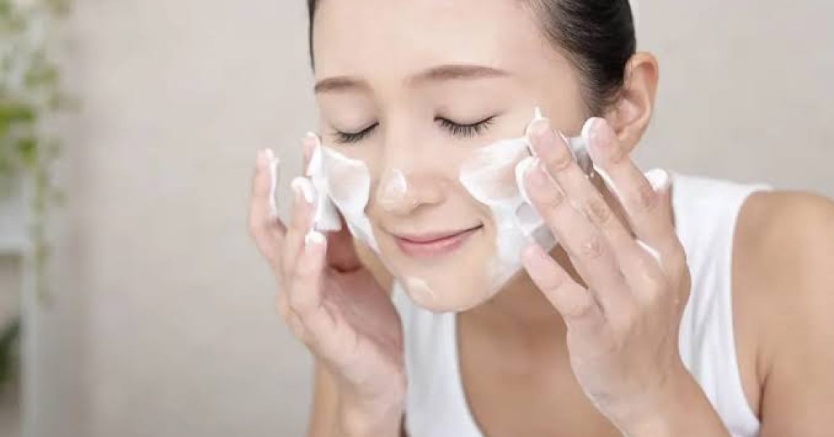 5 Kandungan Sabun Cuci Muka Terbaik untuk Atasi Kulit Berminyak