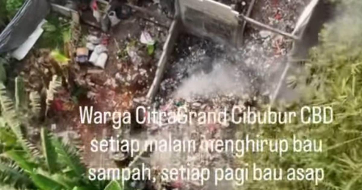Diduga Sengaja Dibakar, Tumpukan Sampah 10 Meter di Cikeas Mengeluarkan Asap Berhari-hari