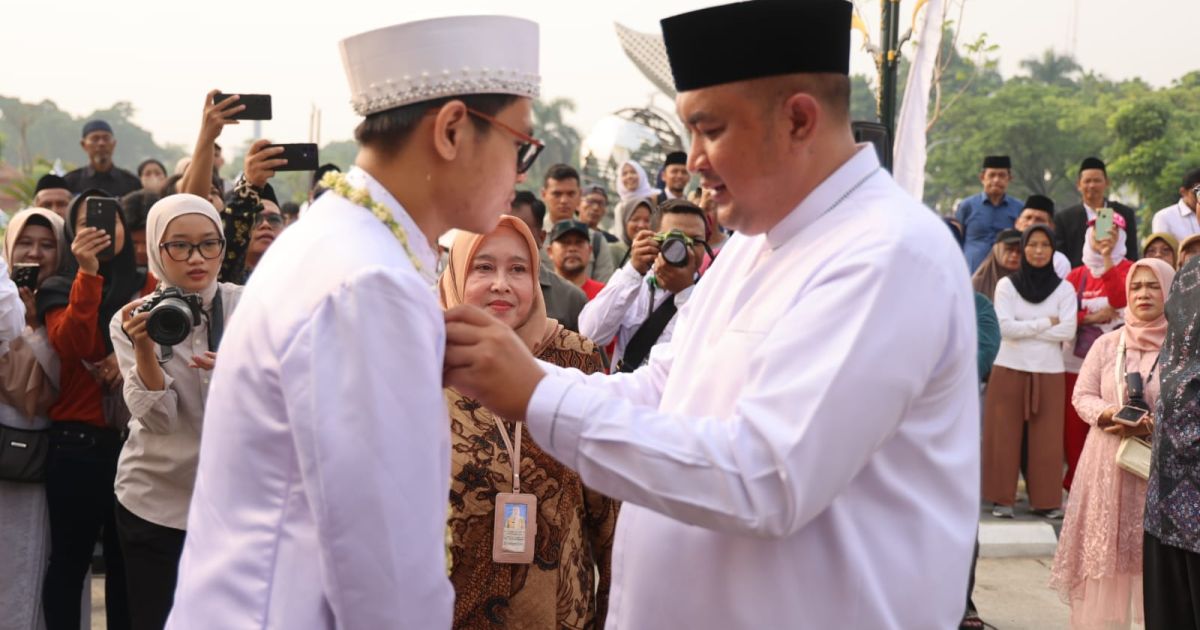 Perkuat Ketahanan Keluarga, Bupati Bogor dan Wamenag Hadiri Nikah Massal