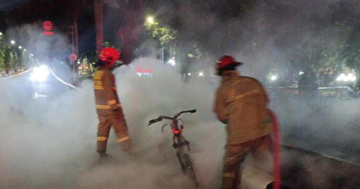 Motor Ludes Terbakar di Jalan Tegar Beriman, Penyebab Diselidiki
