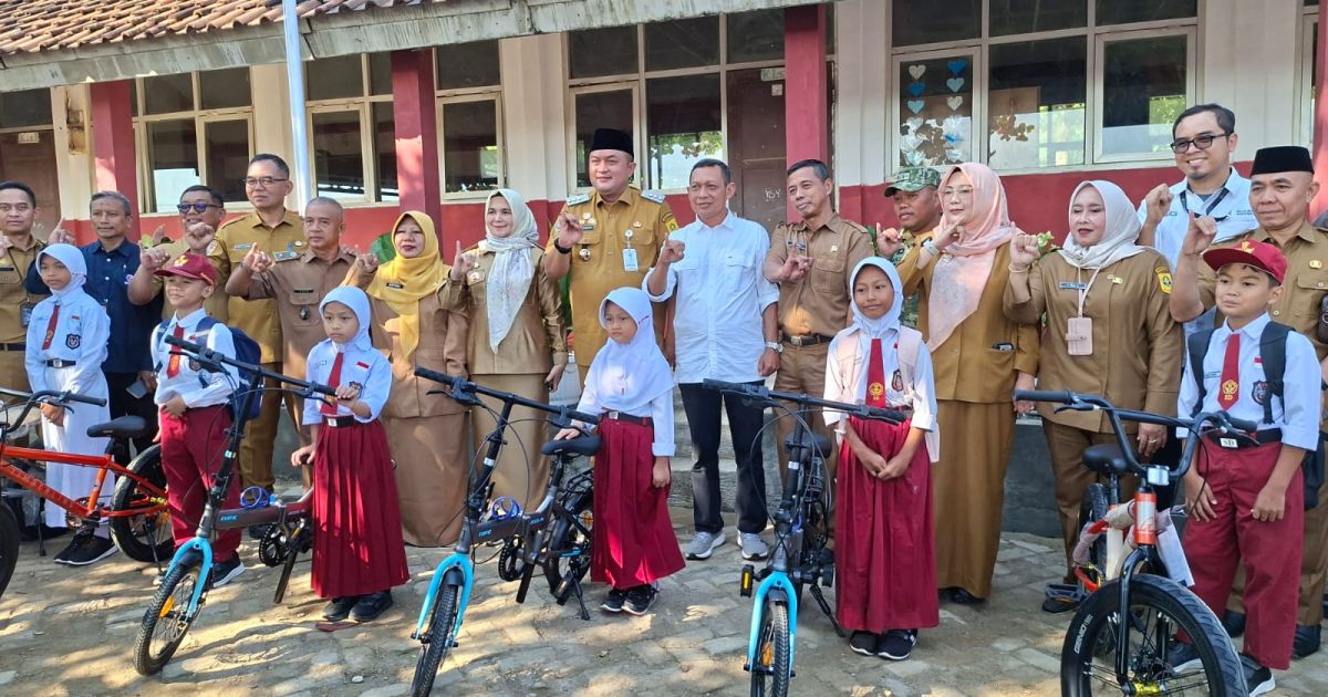 Bupati Bogor saat menghadiri program kami mendengar di SDN 05 Lulut, Klapanunggal. Foto : Diskominfo
