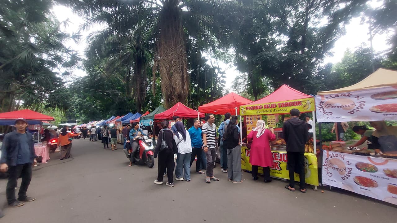 Pasar Takjil Ramadan Taman Heulang Dipadati Warga yang Berburu Takjil Menjelang Berbuka