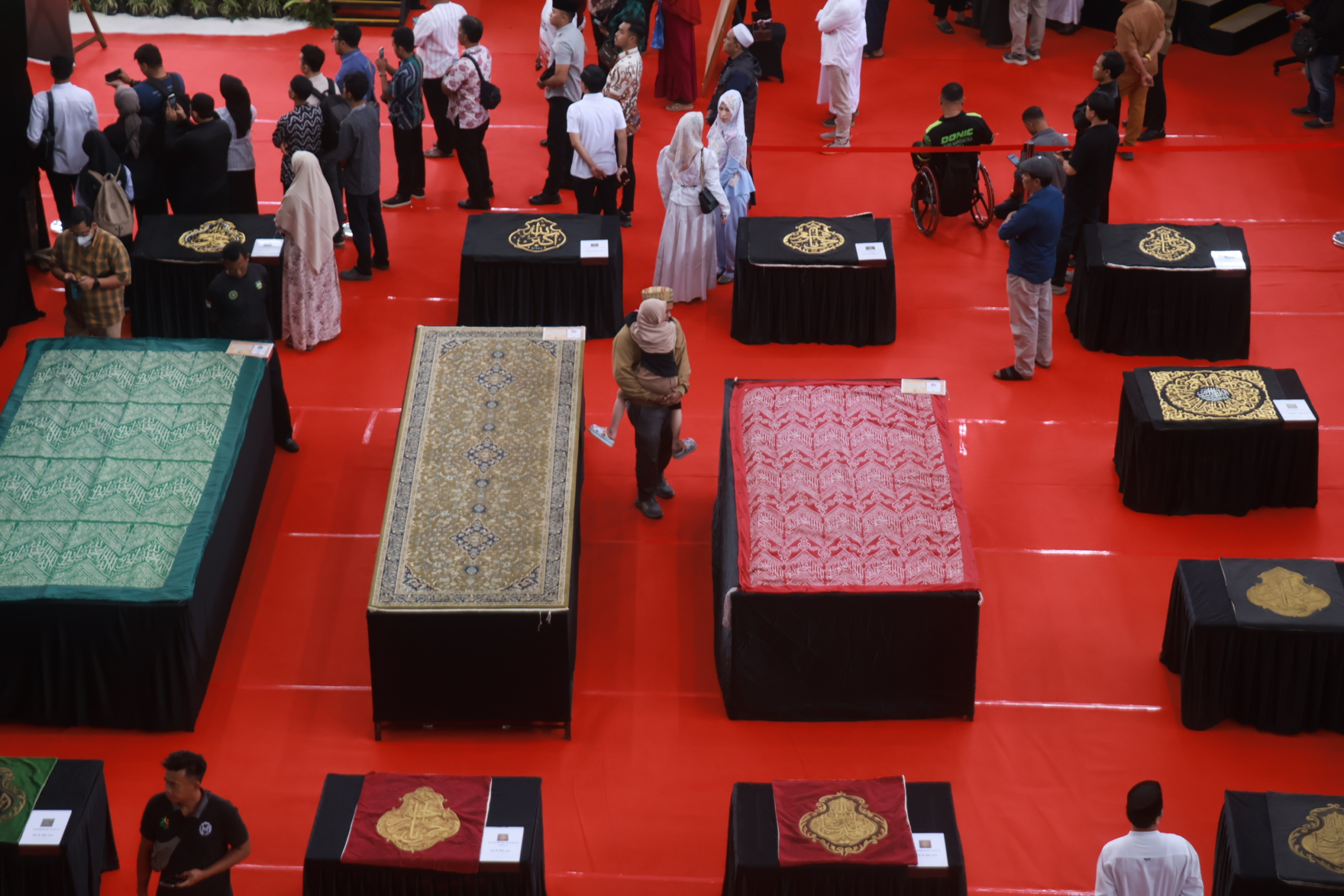 Warga Bogor Mengaku Merinding Saat Lihat Artefak Rasulullah SAW