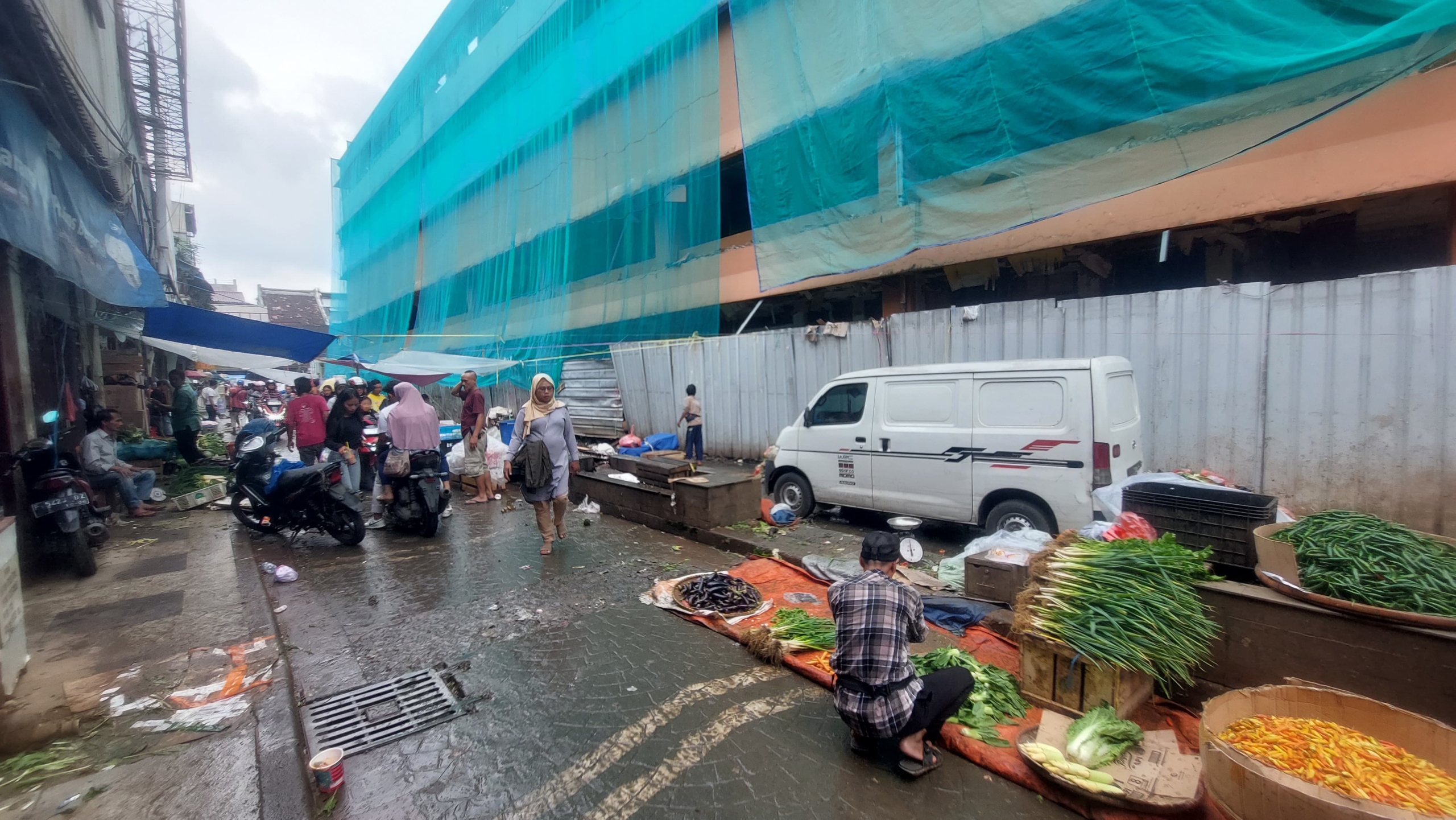 Meski Sudah Ditertibkan, PKL Nekat Kembali Jualan di Pasar Bogor