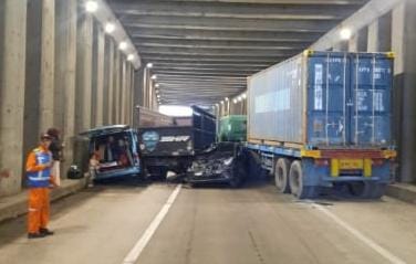 Tabrakan Beruntun di KM 47B Tol Jagorawi, Tujuh Kendaraan Rusak Tanpa Korban Jiwa