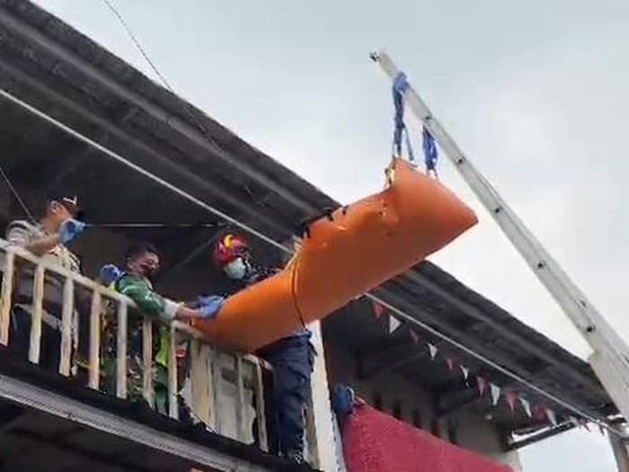 Pria Ditemukan Tewas di Kontrakan Cilebut, Evakuasi Dramatis dari Lantai Dua