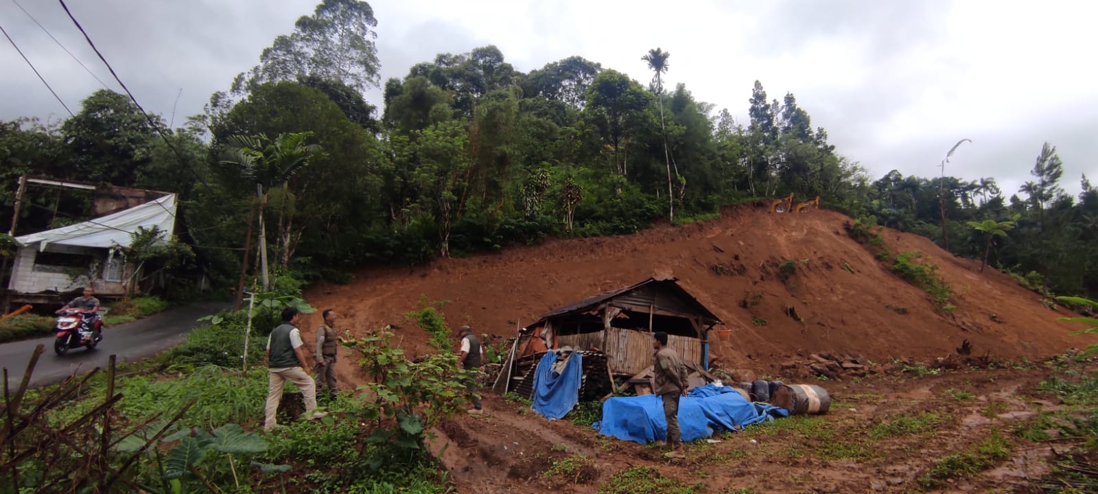 Diduga Tabrak Aturan, Satpol PP Hentikan Pembangunan Villa Dessy di Puncak 