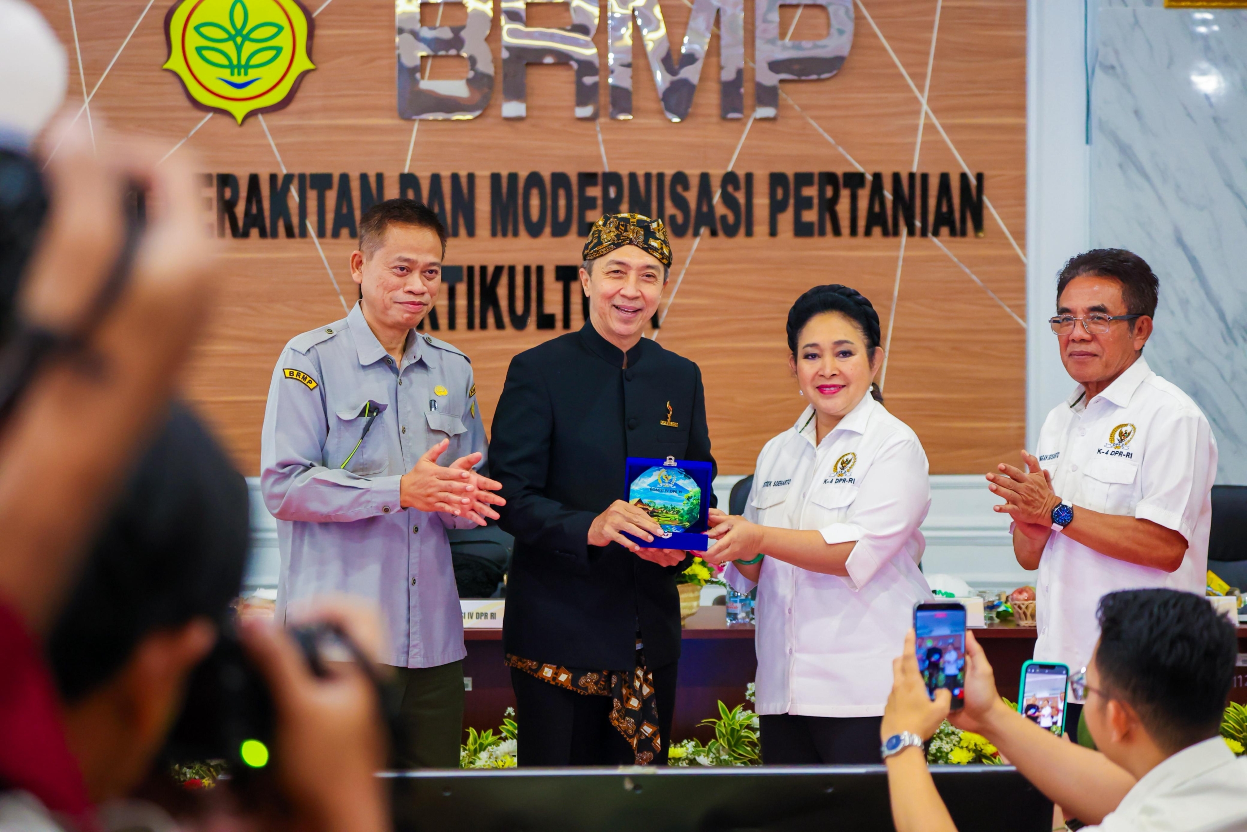 Kunjungan Komisi IV DPR RI, Dedie Rachim Tekankan Peran Riset Pertanian di Bogor