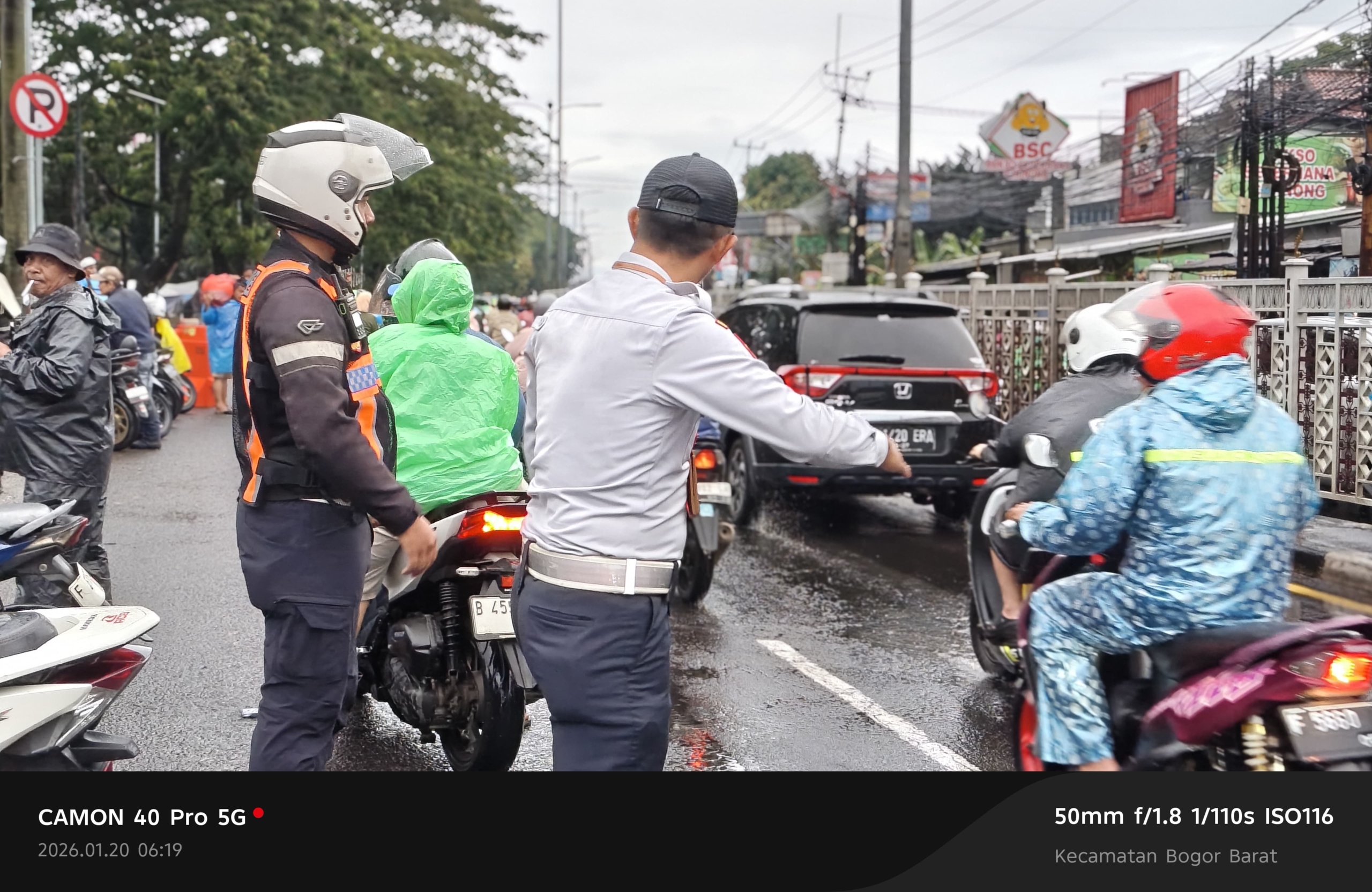 Dishub Kabupaten Bogor Tertibkan Parkir Liar di Pasar Cibinong