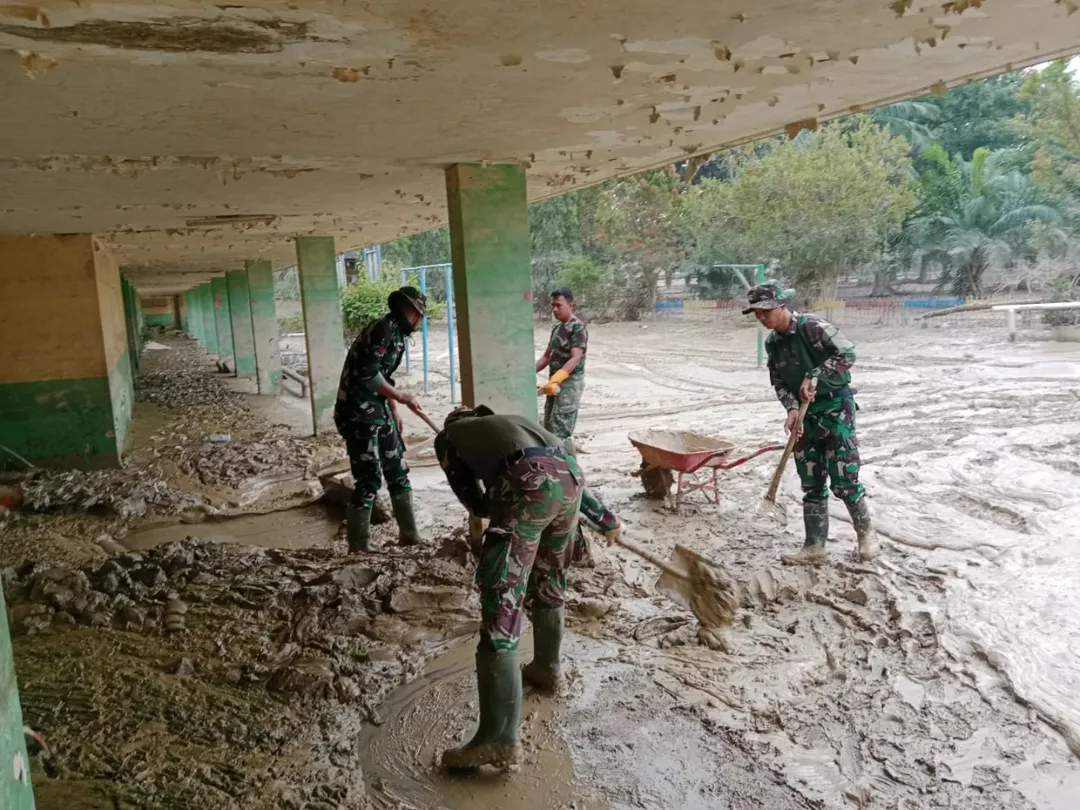 TNI AD dan Yonif 117/KY Fokus Pulihkan Sekolah Pascabencana Aceh Tamiang