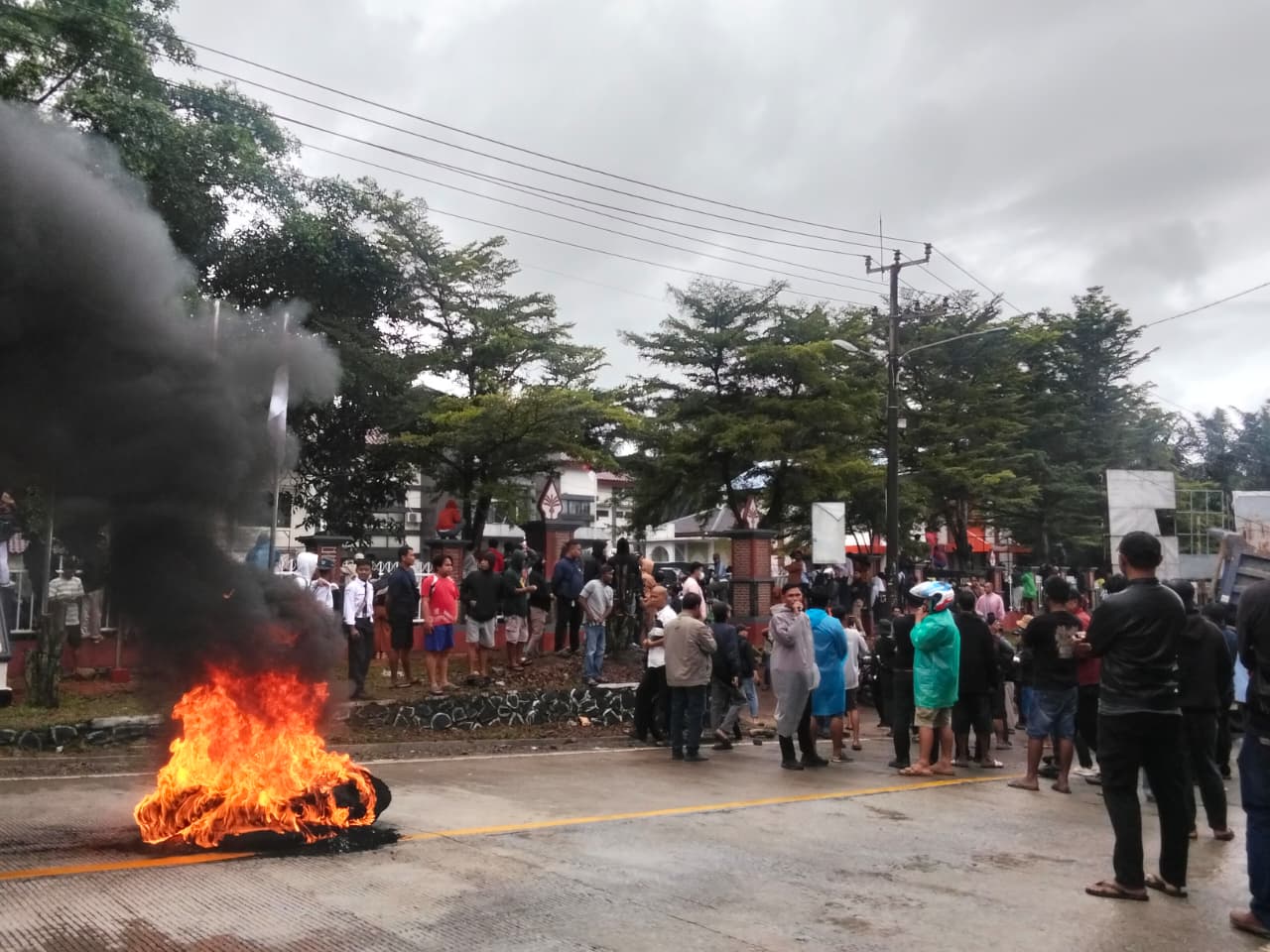 Aksi Demo di Kecamatan Cigudeg, Warga Tutup Jalan 