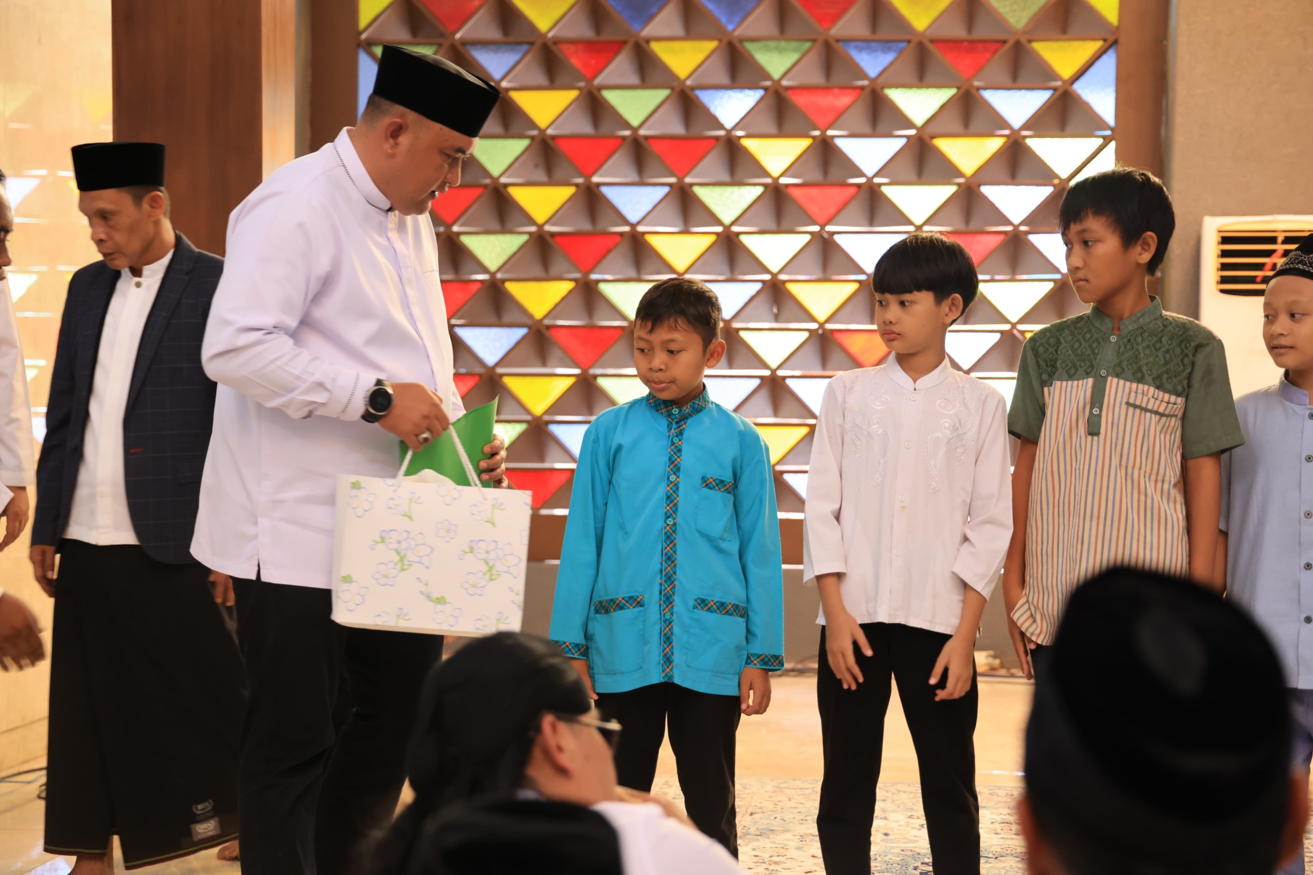 Bupati Bogor Santuni 1.200 Anak Yatim dan Lansia di Refleksi Akhir Tahun 2025