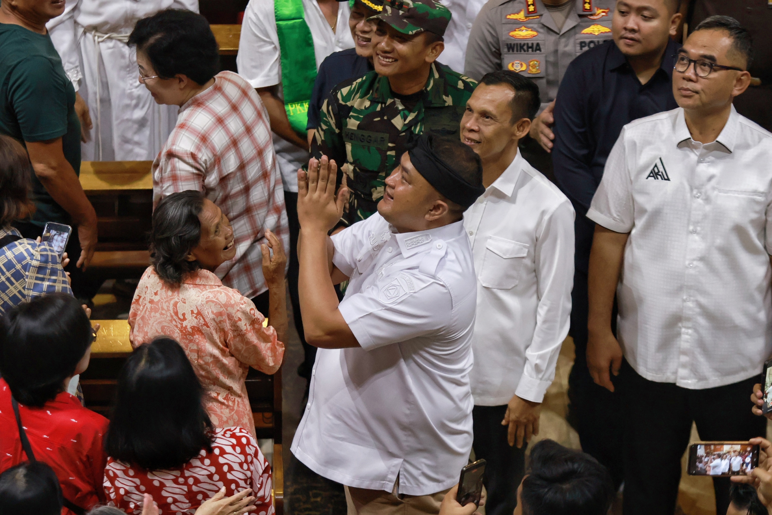 Bupati Bogor Tinjau Misa Malam Natal di Cibinong