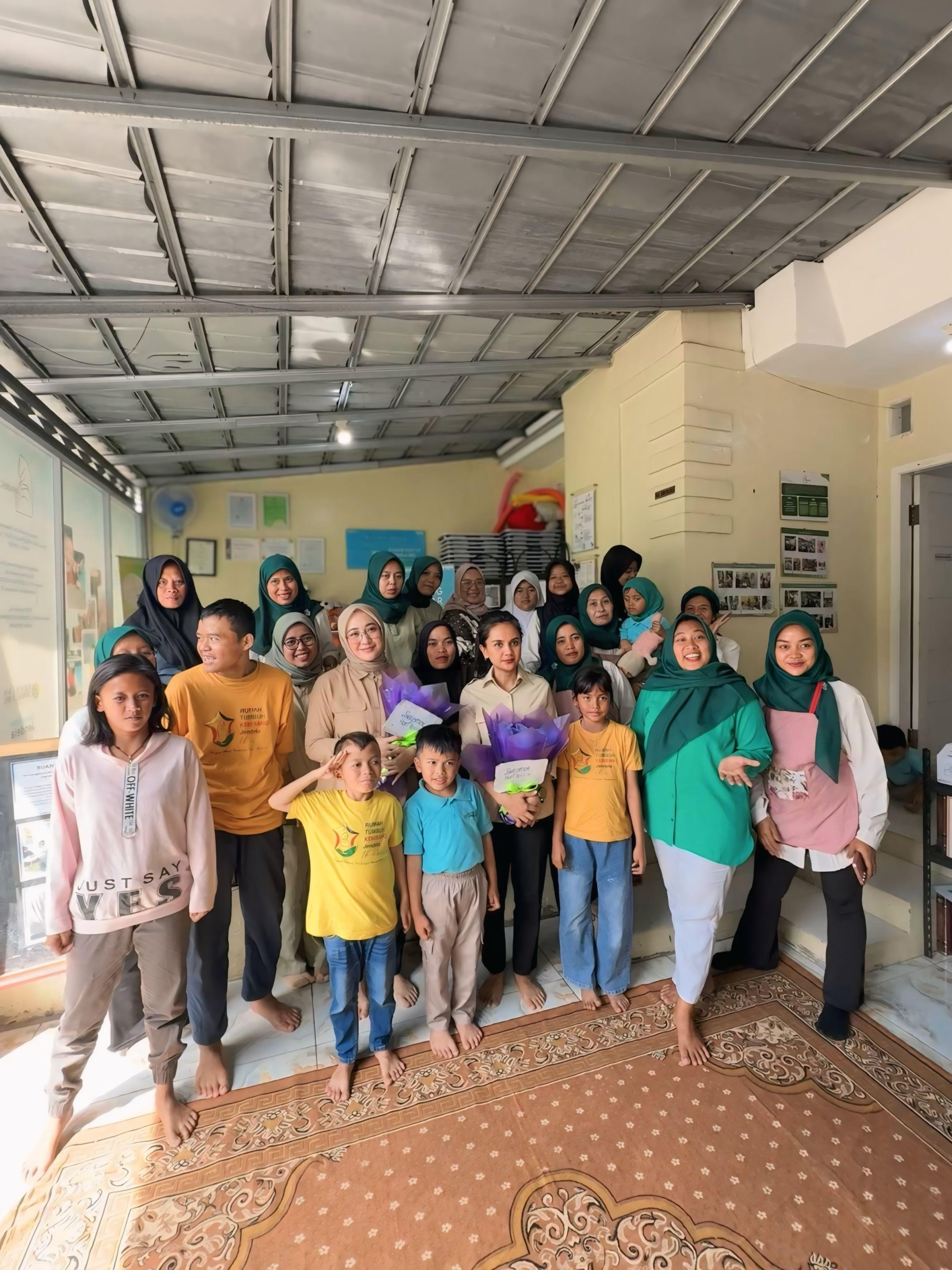 Peringati Hari Ibu, Marlyn Maisarah dan Nurunnisa Setiawan Kunjungi Yayasan Jendela Ibu di Bogor