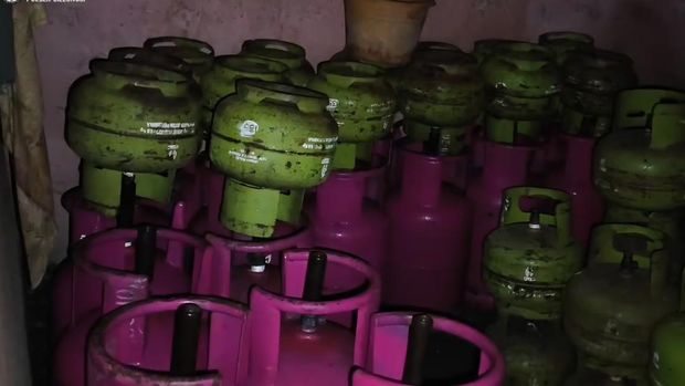 Rumah Kontrakan di Cileungsi Jadi Tempat Oplosan Gas Elpiji, Polisi Amankan 456 Tabung