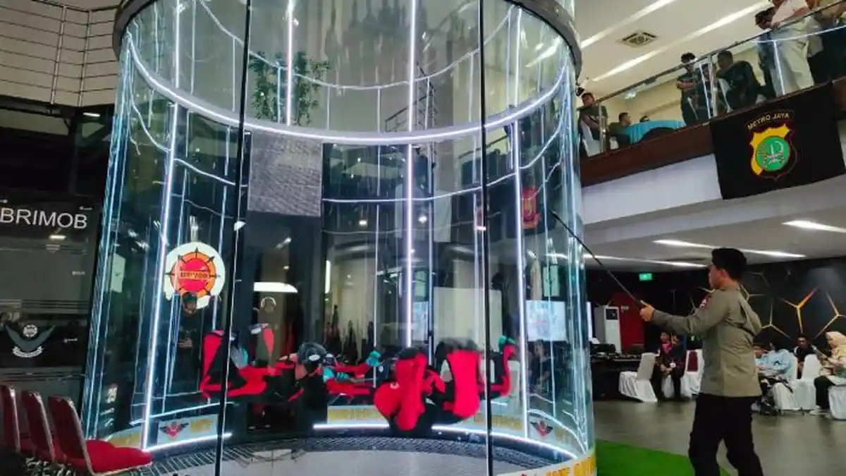 Brimob Polri Gelar Kejuaraan Nasional Skydiving Indoor di Cikeas untuk Regenerasi Atlet