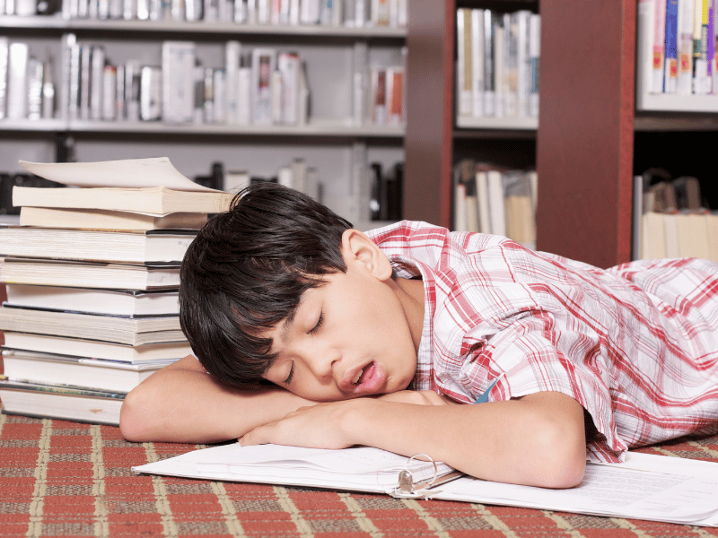 Anak Terlihat Malas Belajar? Kenali Penyebabnya dan Cara Mengatasinya