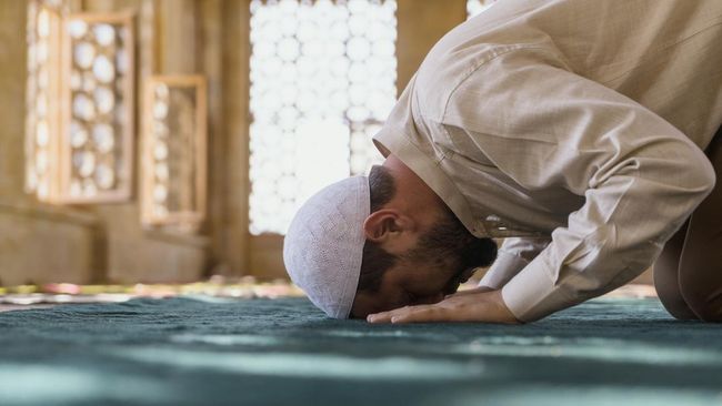 4 Sifat Muslim yang Sholatnya Diterima oleh Allah SWT Menurut Hadits Qudsi