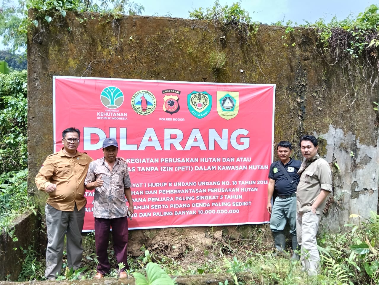 Ratusan Tenda Biru Menjamur di Gunung Salak, TNGHS : Punya Penambang Ilegal 