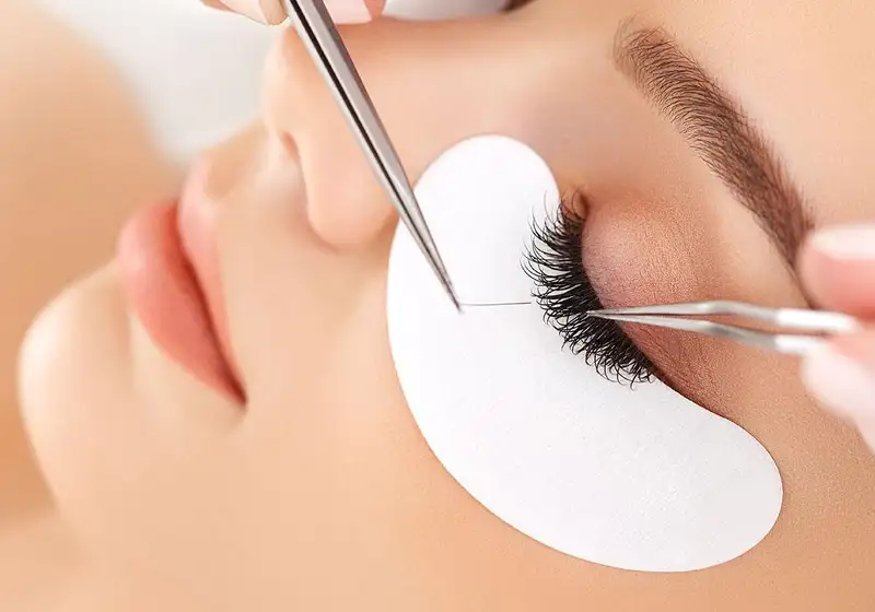 Pandangan Islam tentang Kecantikan: Hukum Eyelash Extension, Sulam Alis, dan Filler Dagu