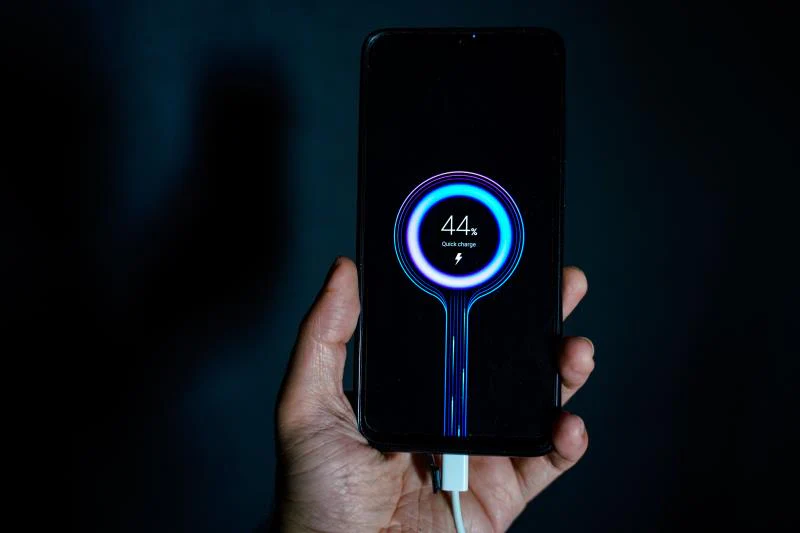Fast Charging: Teknologi Pengisian Daya Cepat pada Smartphone Masa Kini