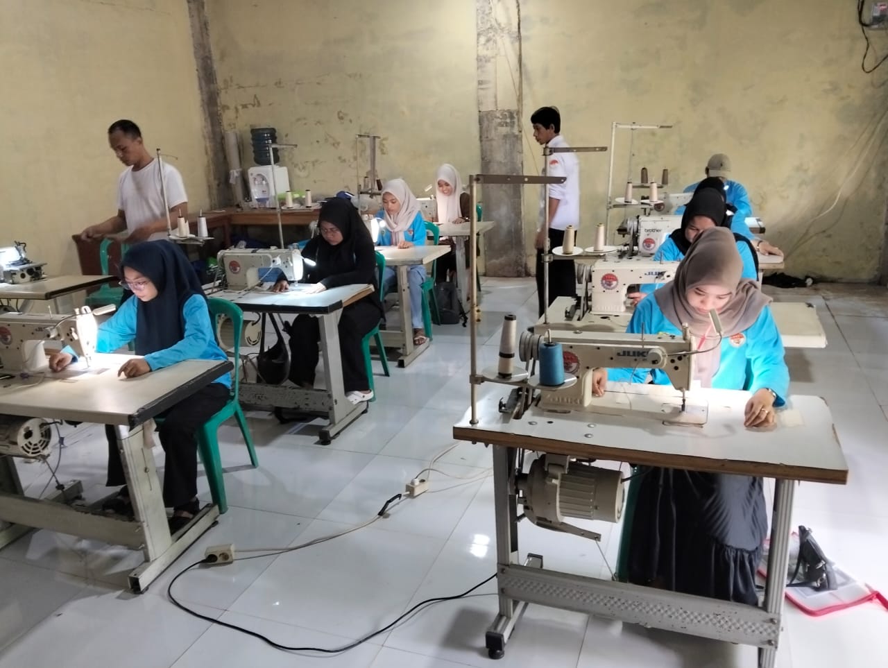 PIR Targetkan Latih Menjait Warga di Seluruh Desa Kabupaten Bogor, Butuh Dukungan Mesin Jahit