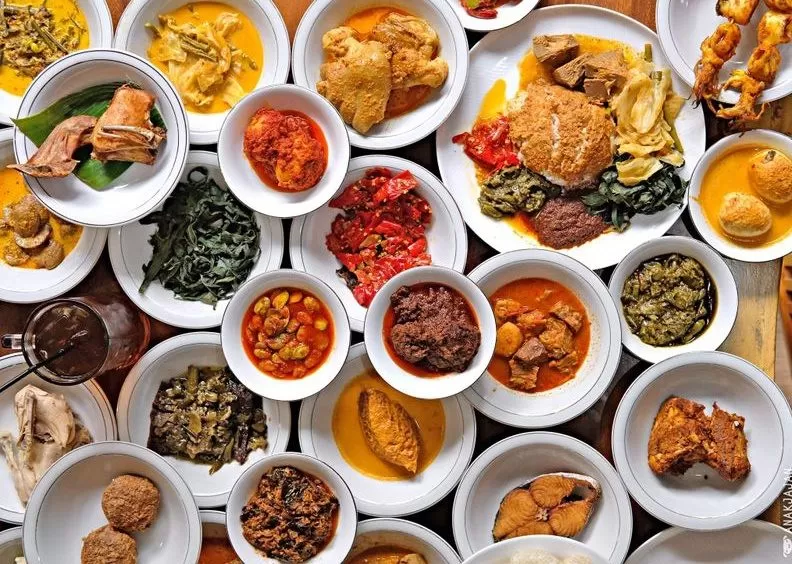 Sejarah dan Ciri Khas Rumah Makan Padang, Ikon Kuliner Minangkabau