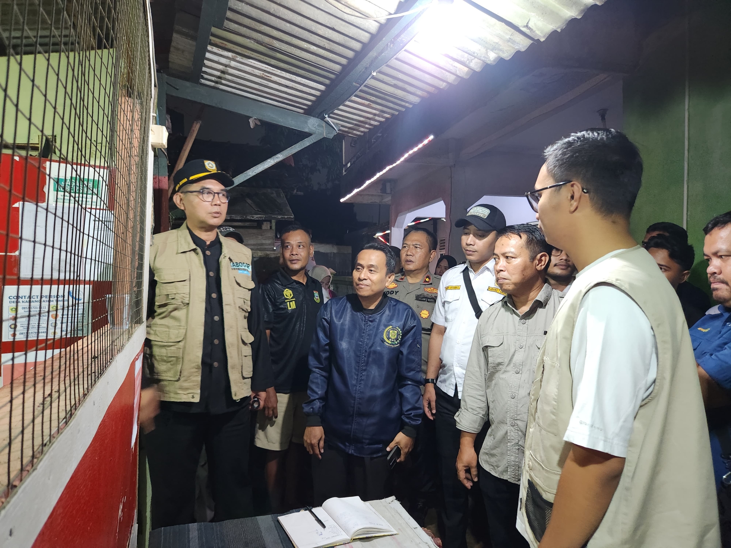 Sekda Ajat Tinjau Siskamling Karangasem Timur, Warga Kompak Jaga Keamanan Lingkungan