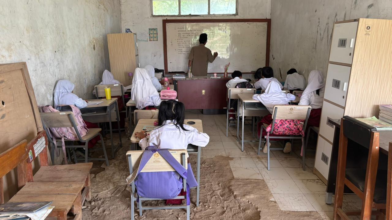 Belasan Tahun Dibiarkan Rusak, SDN Tegal Benteng Cariu Baru Diperbaiki Setelah Viral