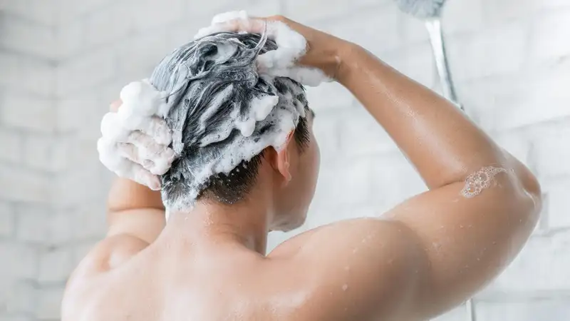 Benarkah Mandi Malam Bisa Menyebabkan Rematik? Ini Faktanya