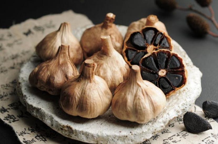 Mengenal Black Garlic: Kandungan Gizi, Khasiat, dan Cara Konsumsi