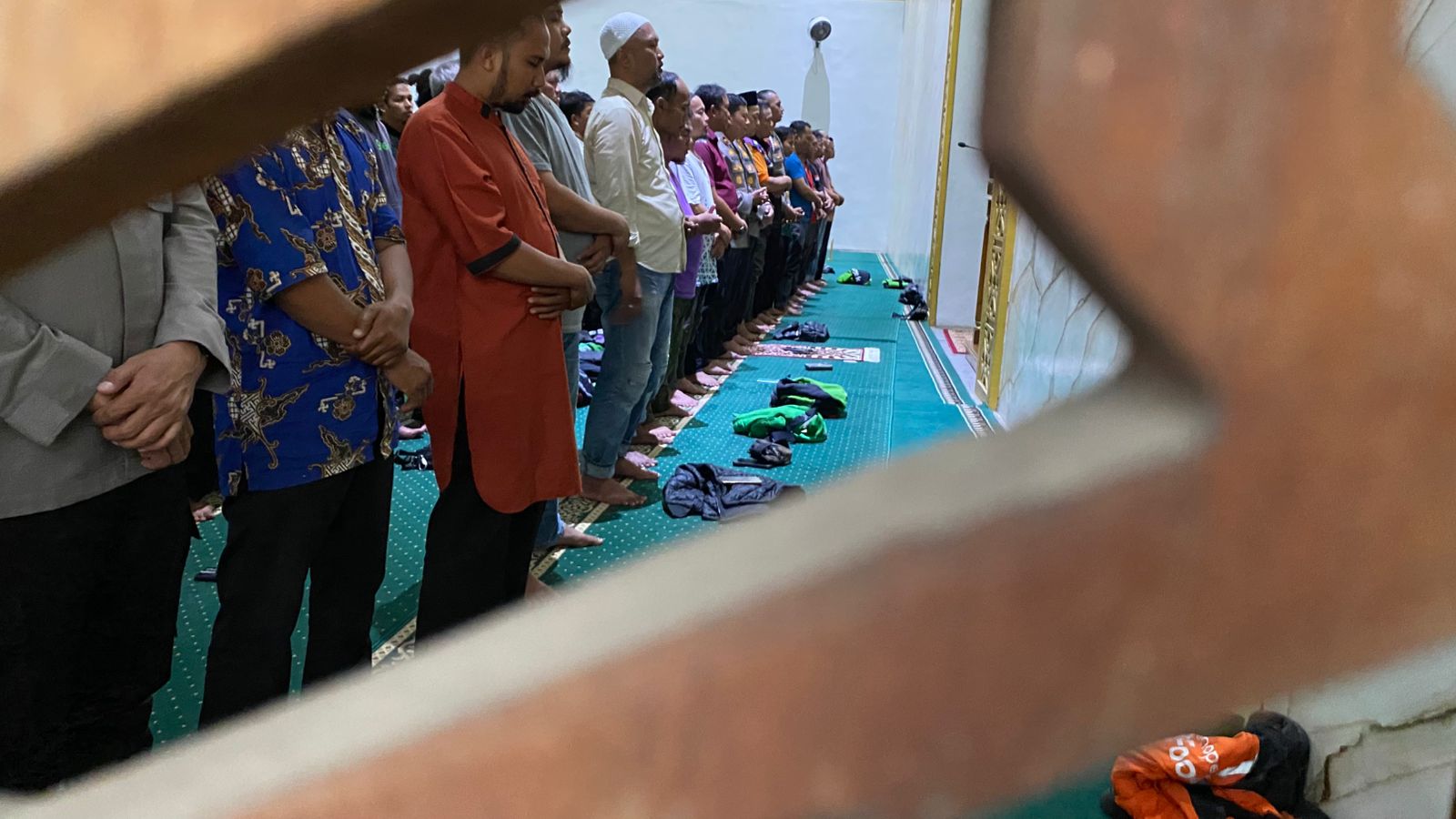Kapolres Bogor Ajak Ratusan Ojol Sholat Gaib Bersama