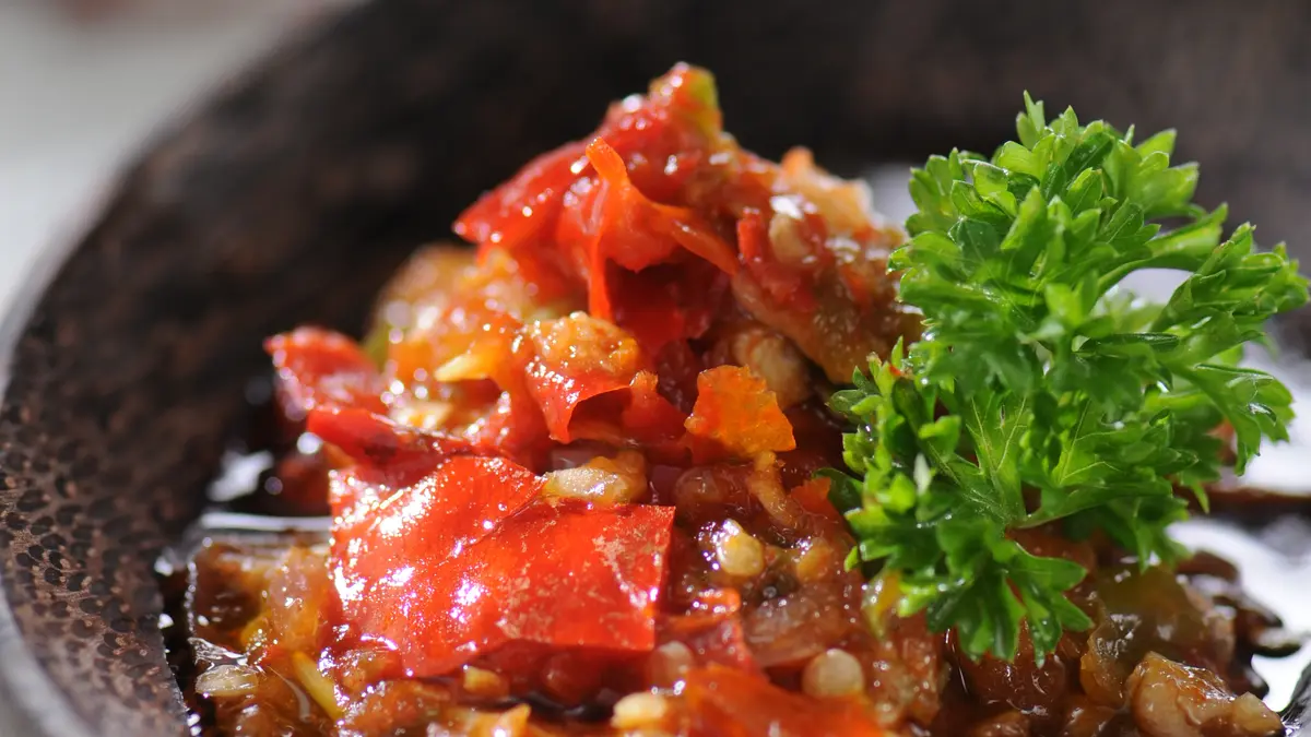 5 Resep Sambal Bawang Tahan Lama yang Pedas dan Gurih