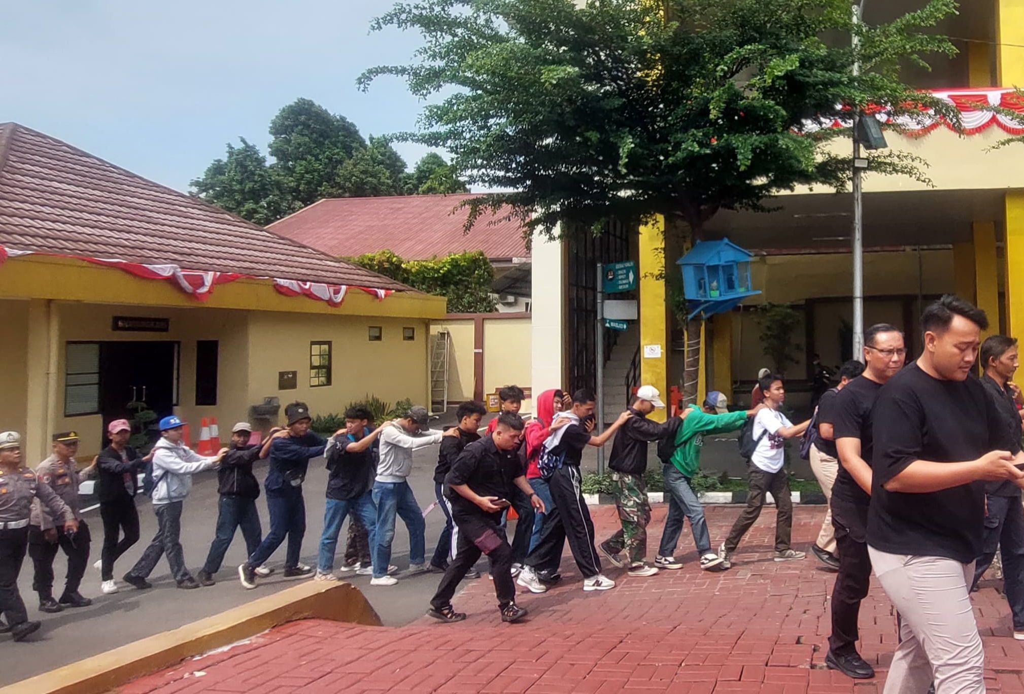 Cegah Pelajar Ikut Demo, Polisi Amankan Puluhan Siswa di Stasiun Bogor