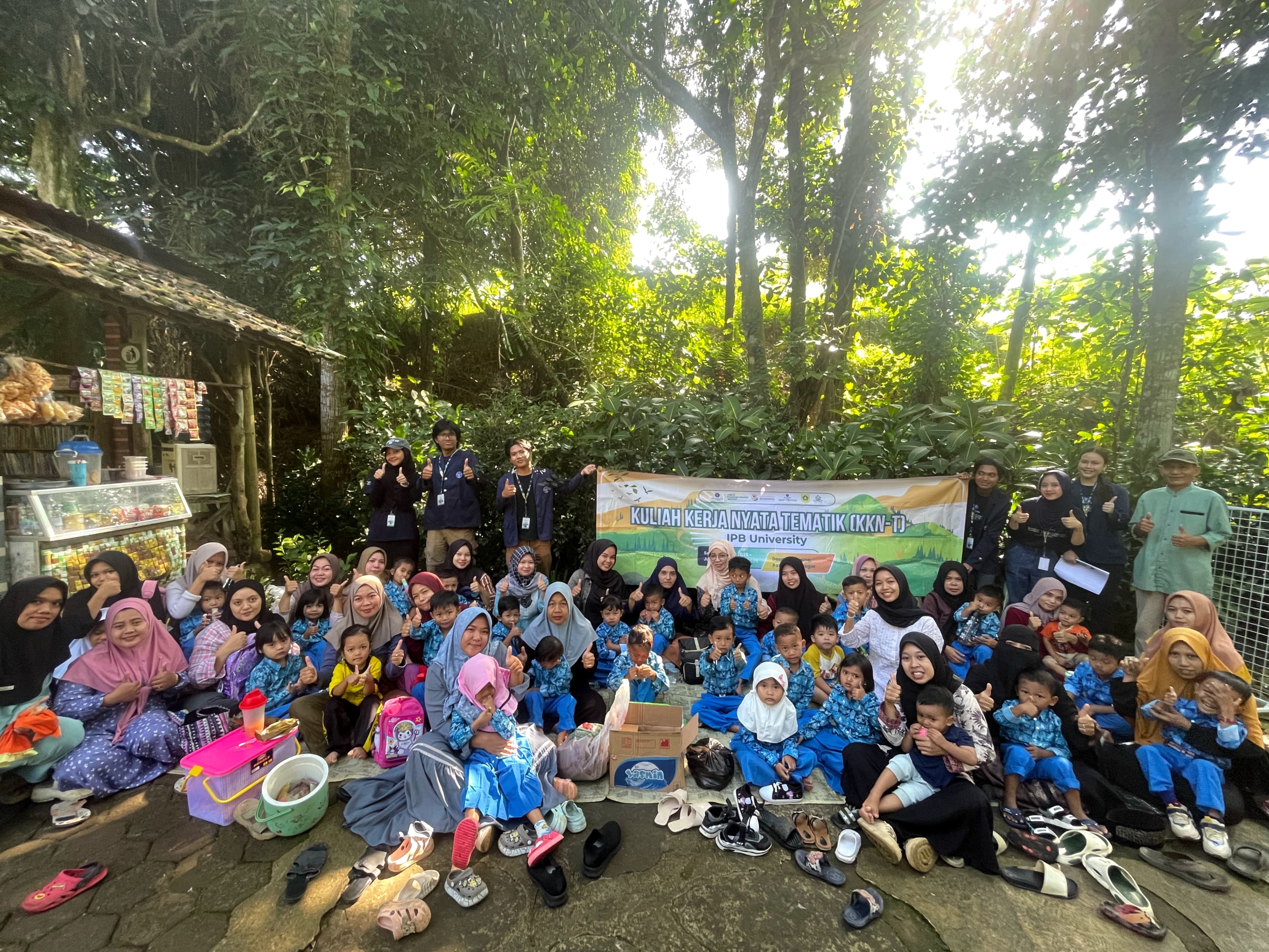 Mahasiswa KKN-T IPB University Sulap Sampah Jadi Ruang Hijau Asri Lewat Program BERSERI